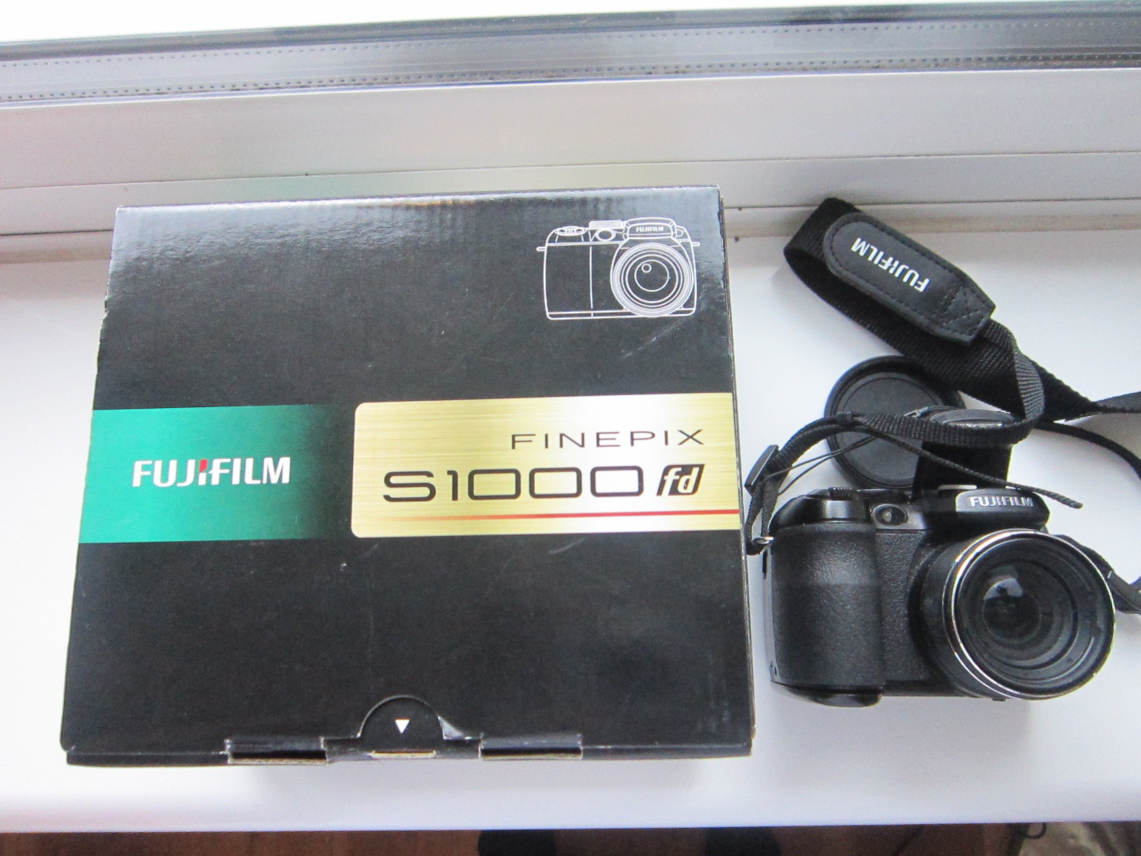 Fujifilm FinePix S1000fd Digital Camera - Black (10.0MP, 12x